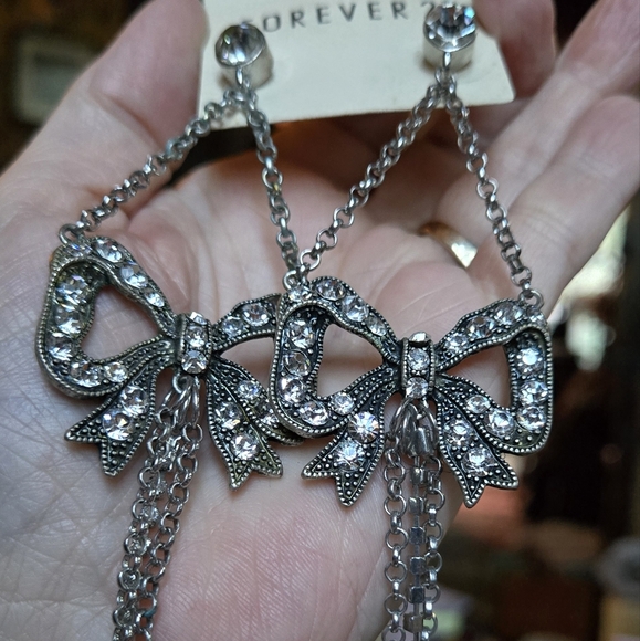 Forever 21 antiqued Rock-n-Roll bow earrings - Picture 10 of 10